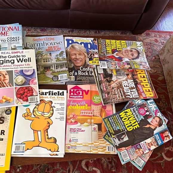 Assortment of Magazines/Puzzle Books - Picture 3 of 16